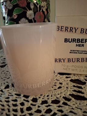 Burberry Pink Scented Candle in Frosted Glass